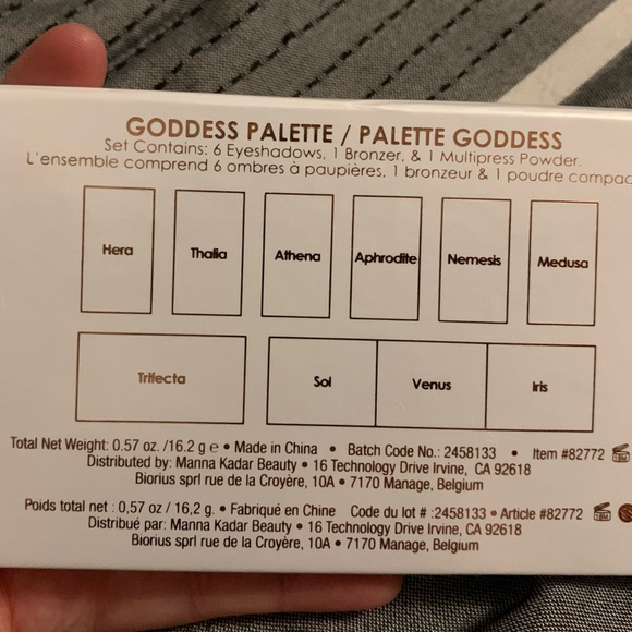Manna Kadar Goddess palette - Picture 3 of 3